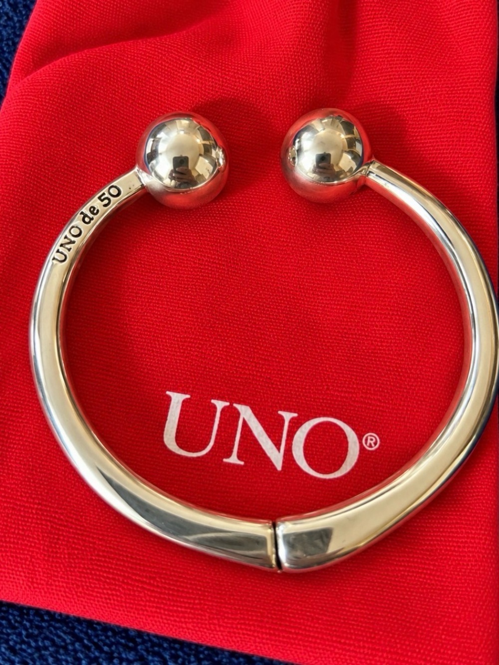Like New Uno de50 Ball Unisex Bracelet 7.5 inches. Beautiful with style & class!